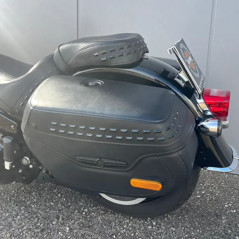 Harley-Davidson 107 Heritage Classic (2018 - 19) - FLHC (23)