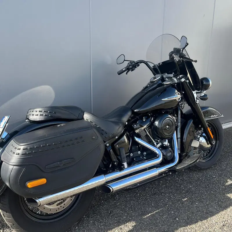 Harley-Davidson 107 Heritage Classic (2018 - 19) - FLHC (4)