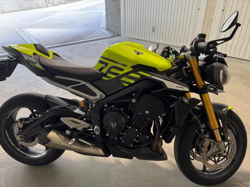 Triumph Street Triple 765 Moto2 Edition (2023 - 24) (2)
