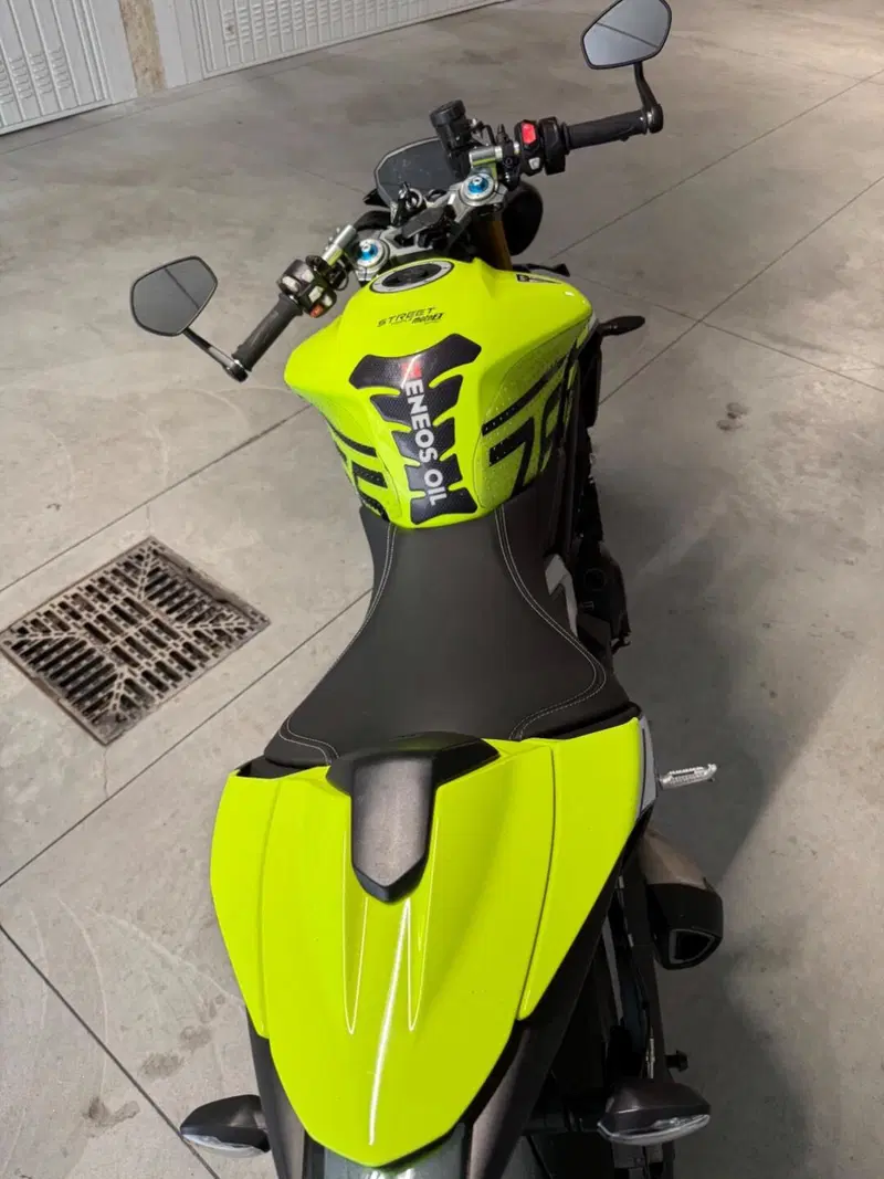 Triumph Street Triple 765 Moto2 Edition (2023 - 24) (4)