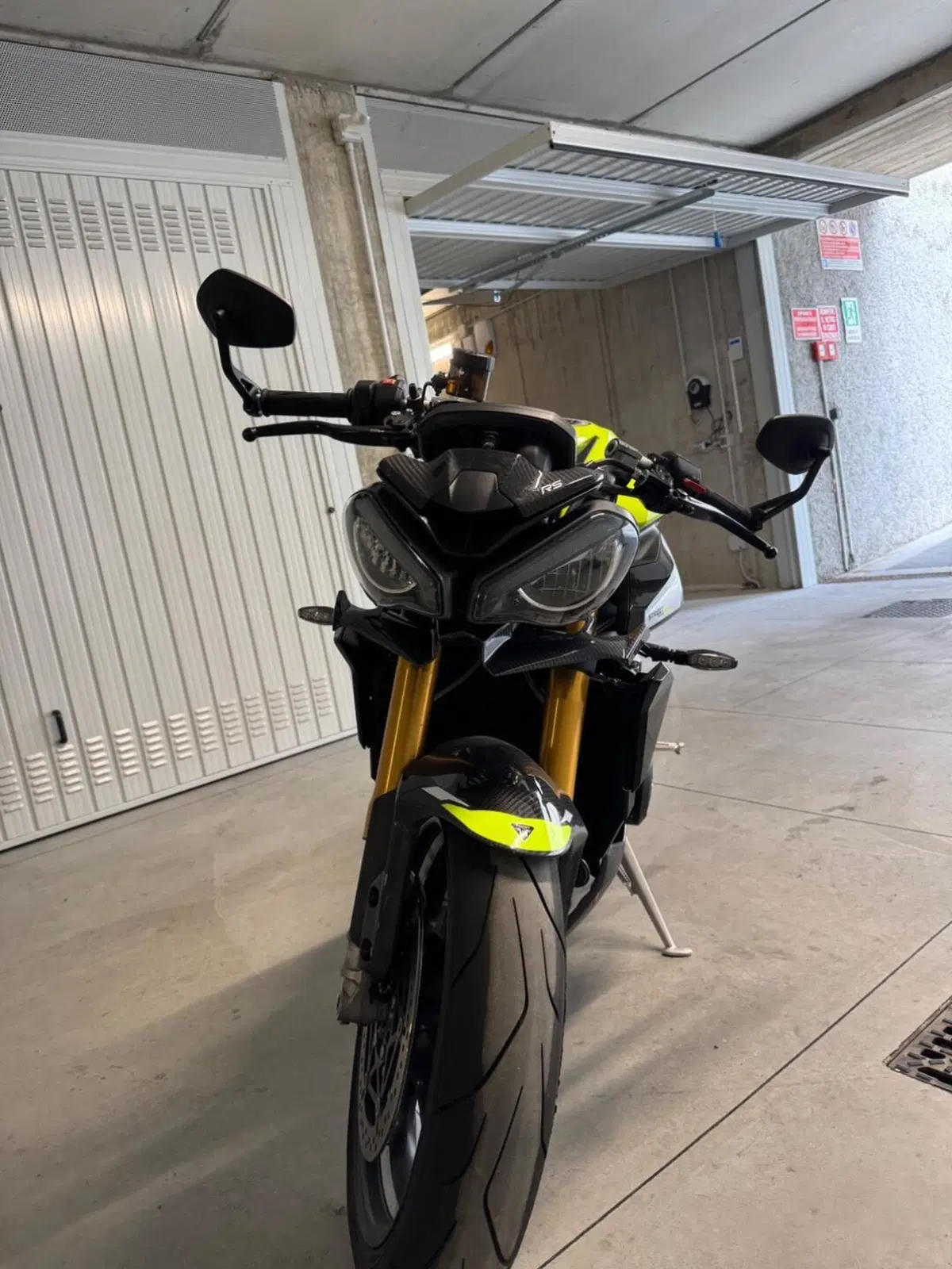 Triumph Street Triple 765 Moto2 Edition (2023 - 24) (5)