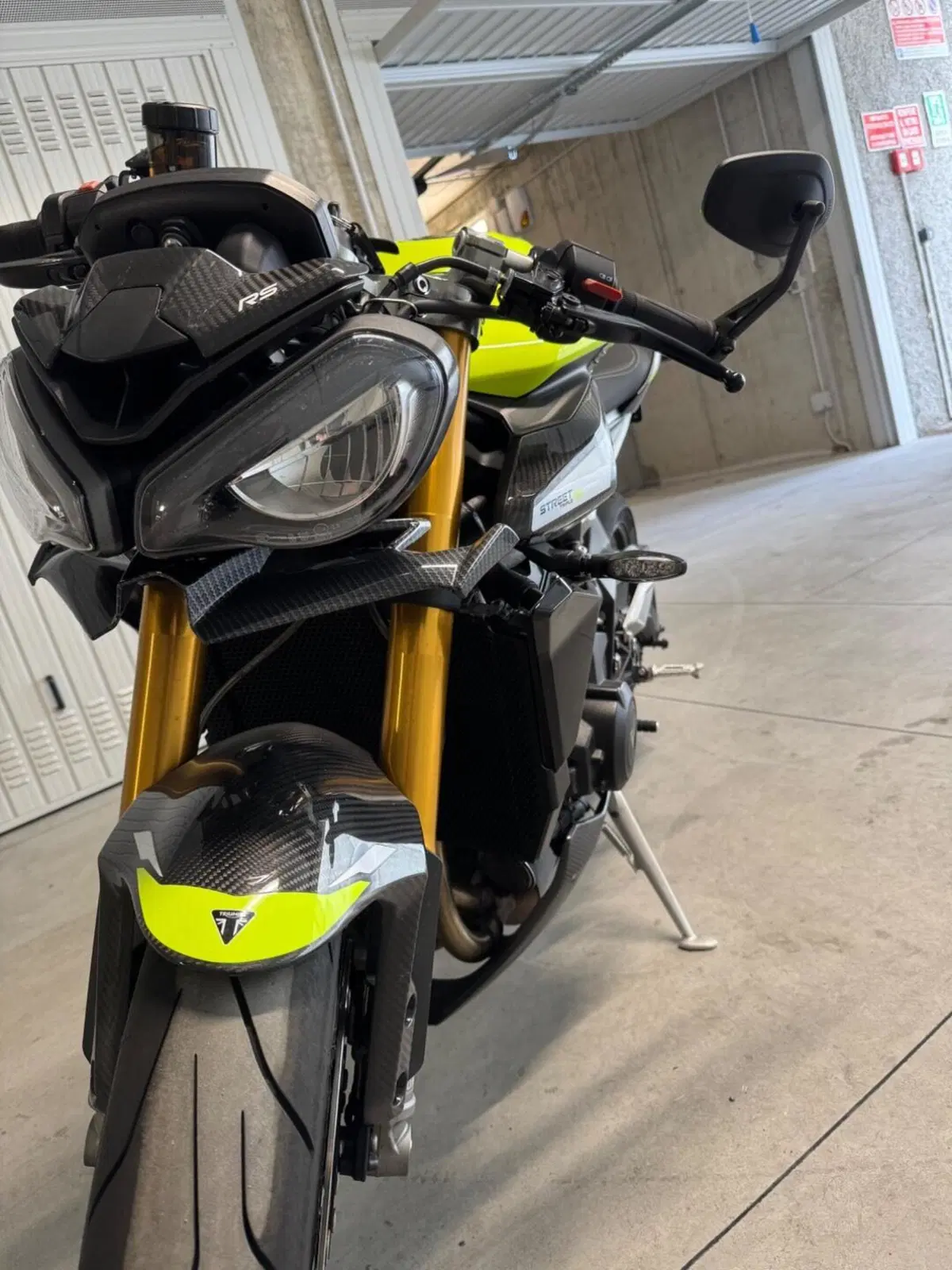 Triumph Street Triple 765 Moto2 Edition (2023 - 24) (8)