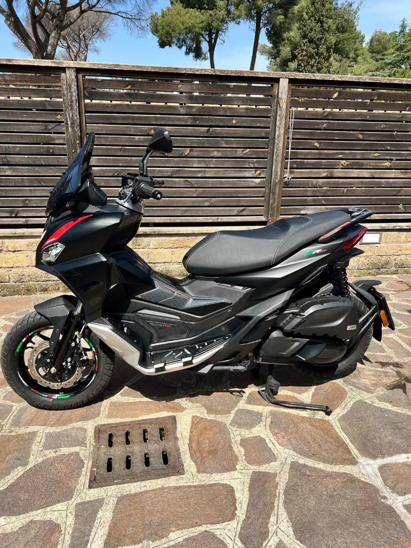 Aprilia SR GT 200 (2022 - 24) (2)
