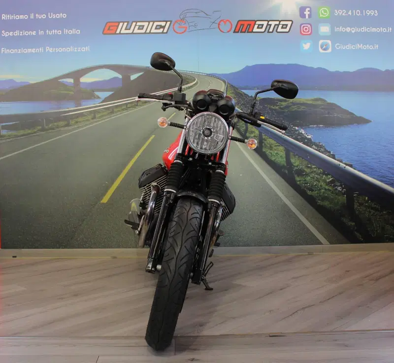 Moto Guzzi V7 Stone (2012 - 15) (2)