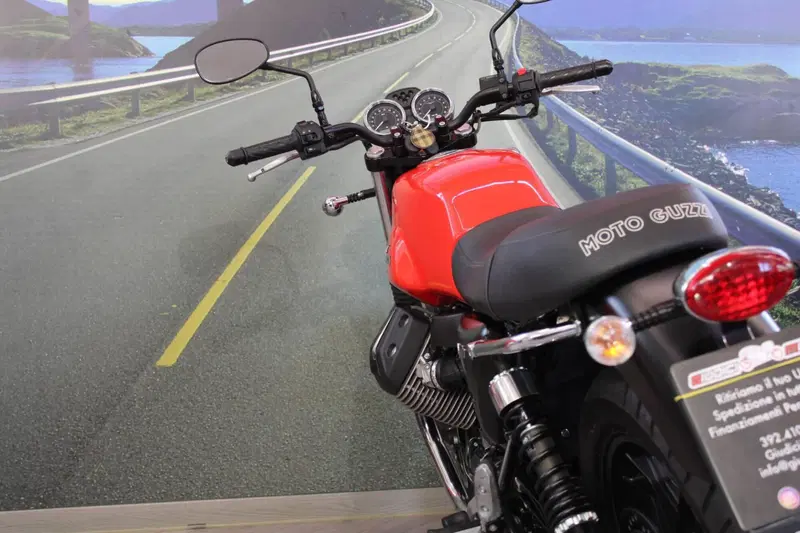 Moto Guzzi V7 Stone (2012 - 15) (17)