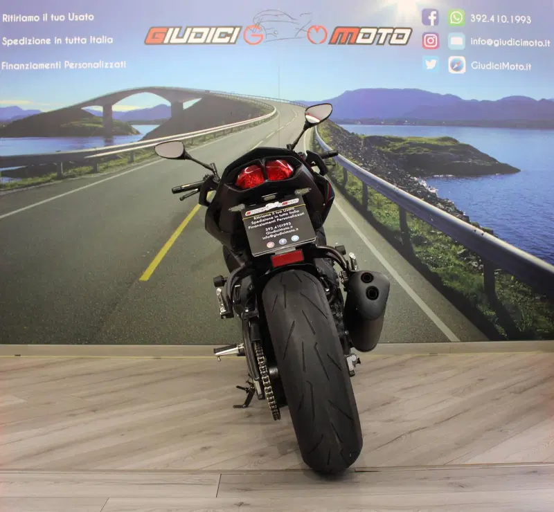 Yamaha FZ8 (2010 - 12) (4)