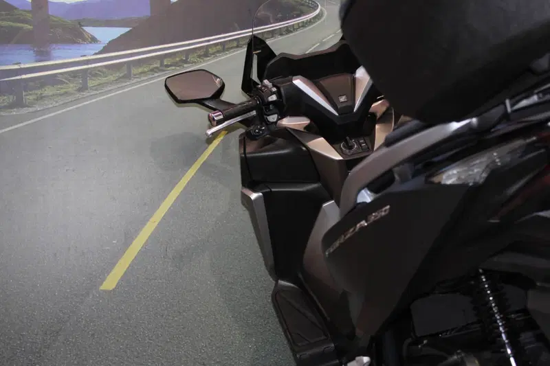 Honda Forza 350 (2022 - 24) (17)