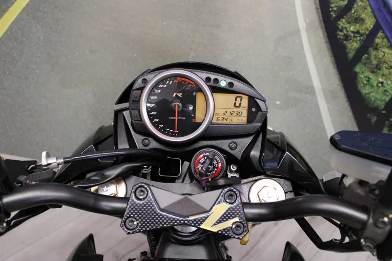 Kawasaki Z 750 R (2011 - 14) (6)