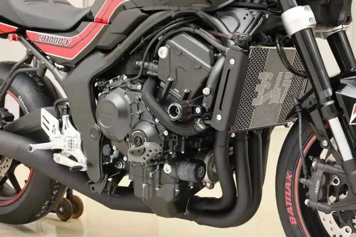 Vorresti correre in pista con una Honda CB1000F? Alle tue tentazioni ci pensa Yoshimura (6)