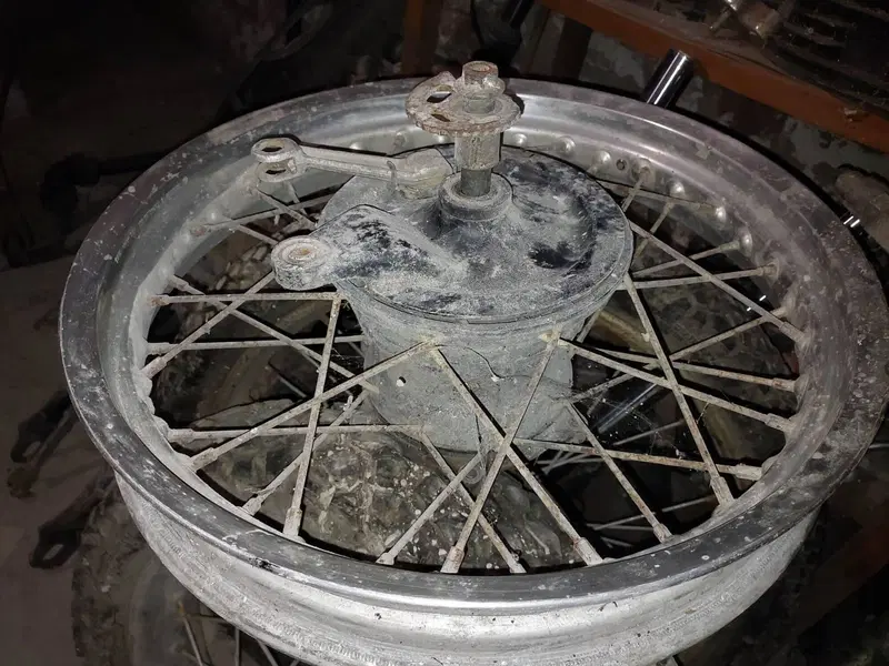 Cerchio moto, forcella, cilindro. Honda (8)