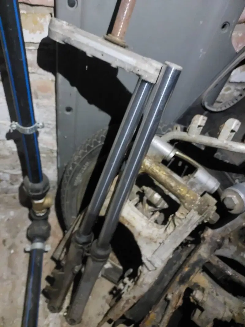 Cerchio moto, forcella, cilindro. Honda (11)