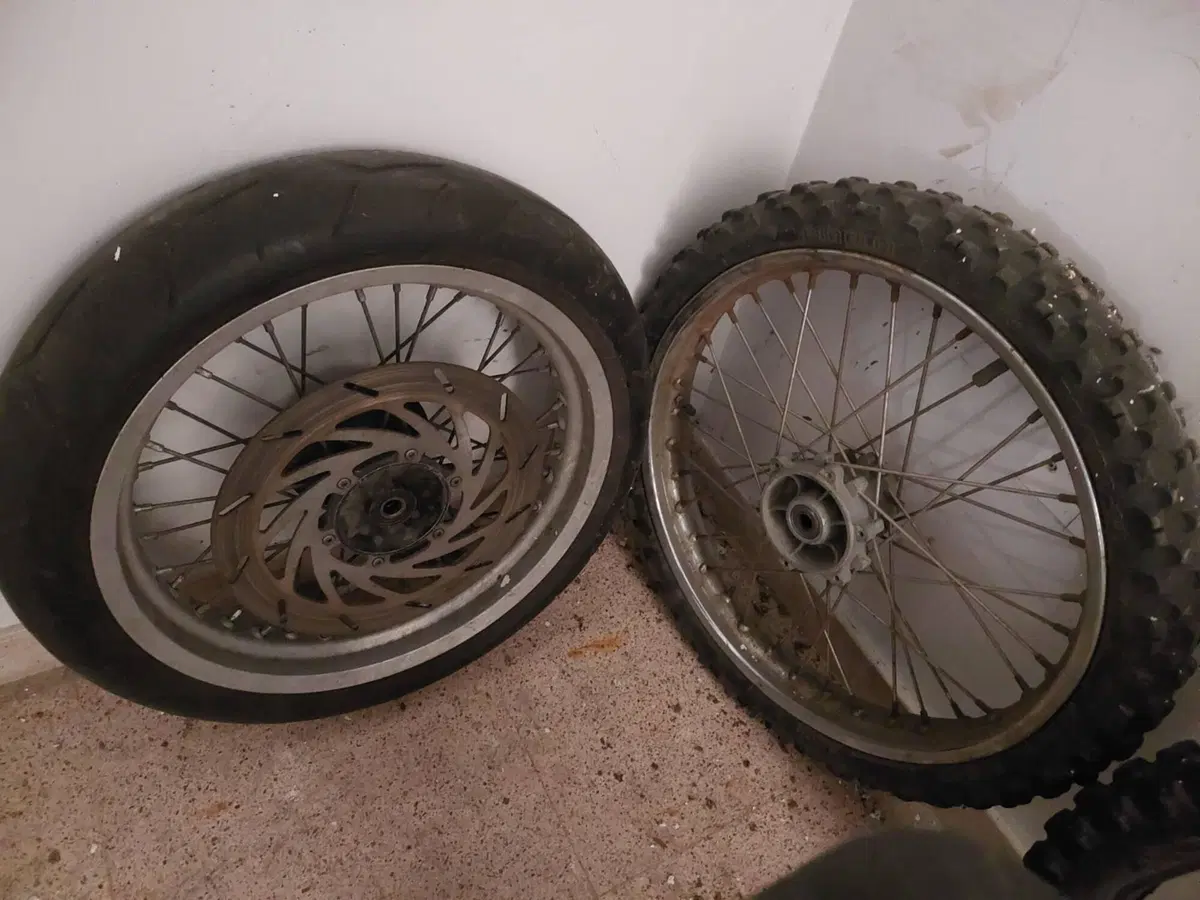 Cerchio moto, forcella, cilindro. Honda (19)