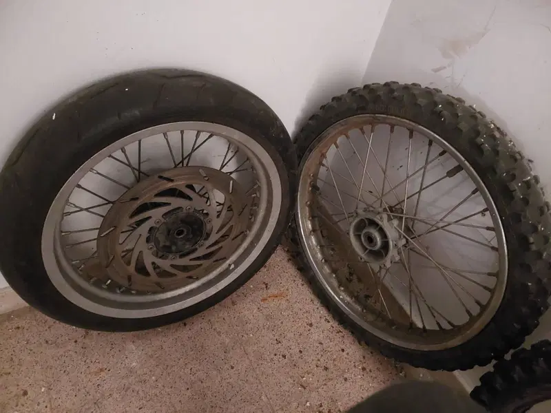 Cerchio moto, forcella, cilindro. Honda (19)
