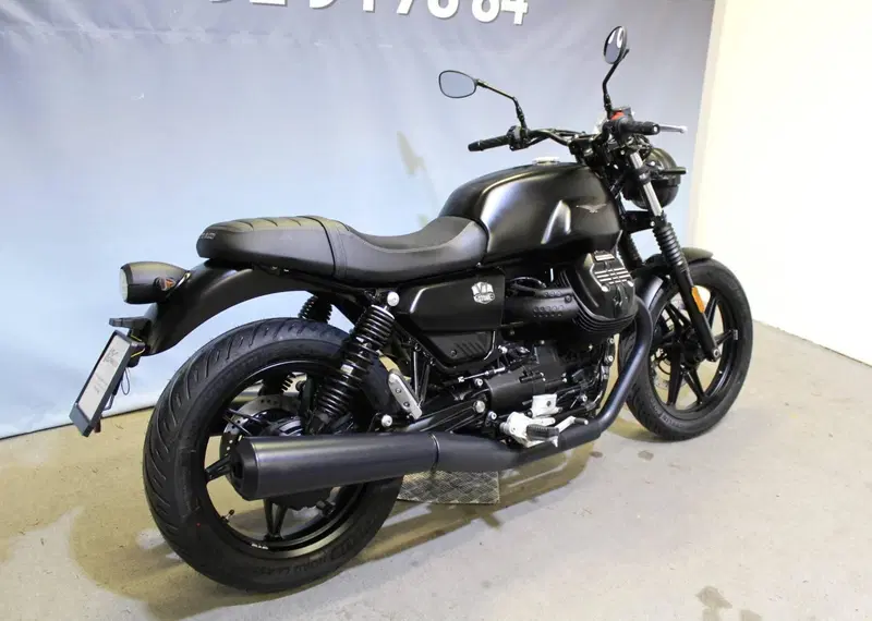 Moto Guzzi V7 Stone (2025 - 26) (4)