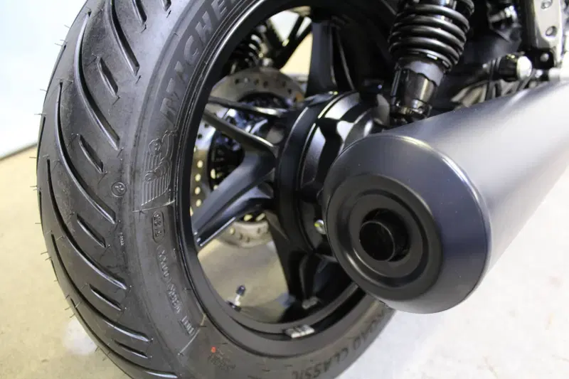 Moto Guzzi V7 Stone (2025 - 26) (6)