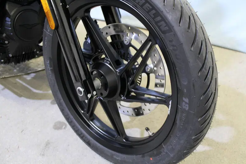 Moto Guzzi V7 Stone (2025 - 26) (7)