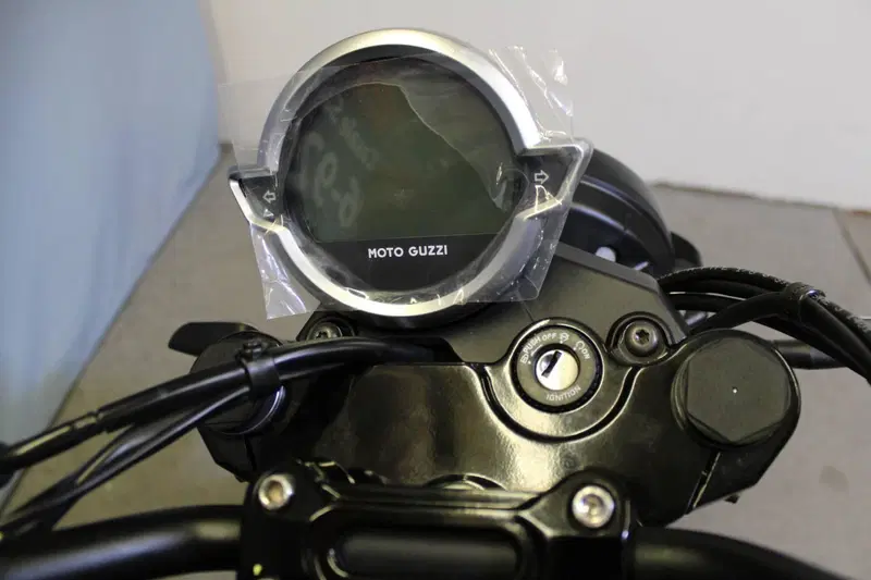 Moto Guzzi V7 Stone (2025 - 26) (3)