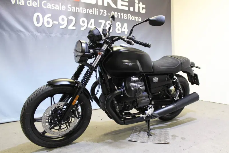 Moto Guzzi V7 Stone (2025 - 26) (12)