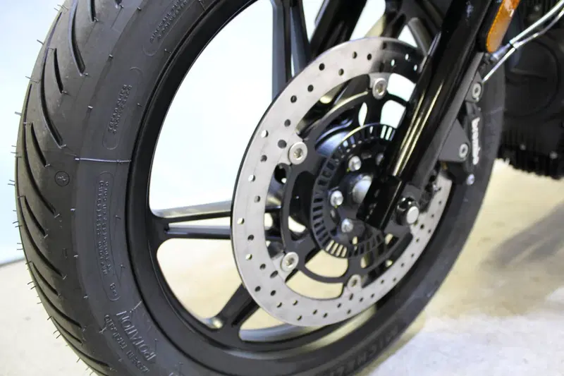 Moto Guzzi V7 Stone (2025 - 26) (14)