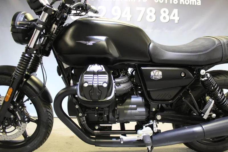 Moto Guzzi V7 Stone (2025 - 26) (16)