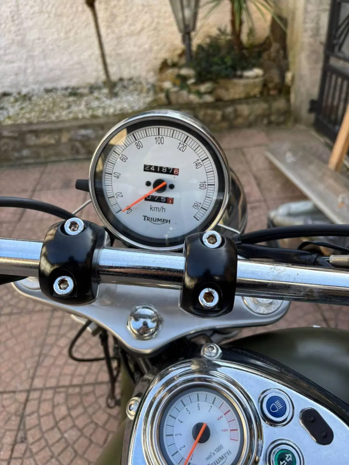 Triumph Speedmaster (2003 - 05) (2)