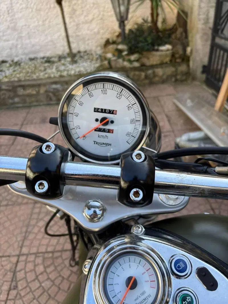 Triumph Speedmaster (2003 - 05) (2)