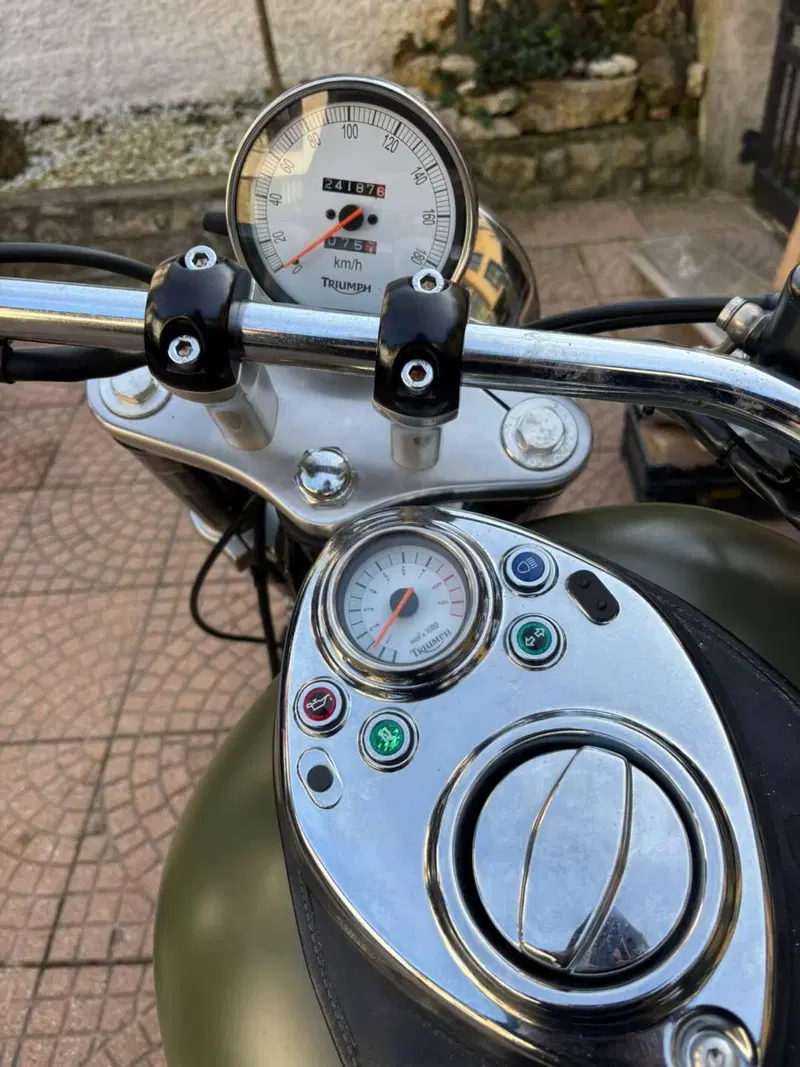 Triumph Speedmaster (2003 - 05) (5)