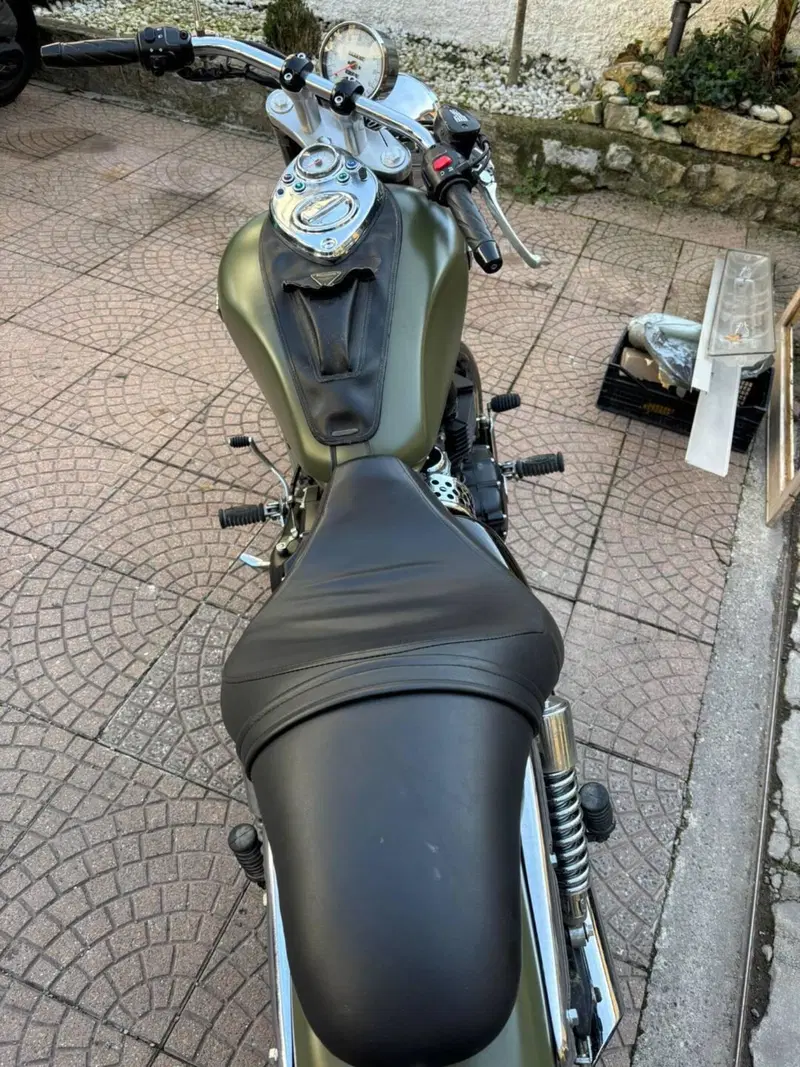 Triumph Speedmaster (2003 - 05) (9)