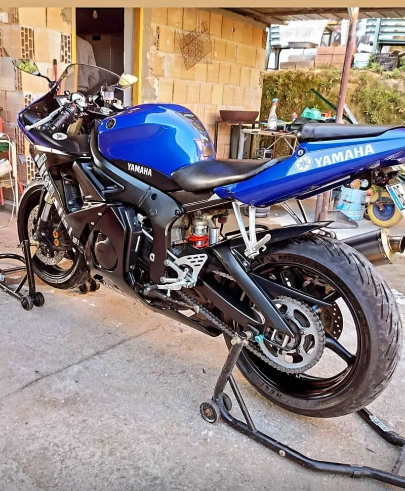 Yamaha YZF R6 (2005) (2)