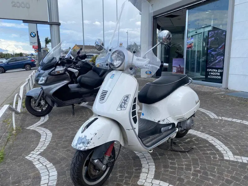 Vespa GTS 300 Super (2008 - 16) (4)