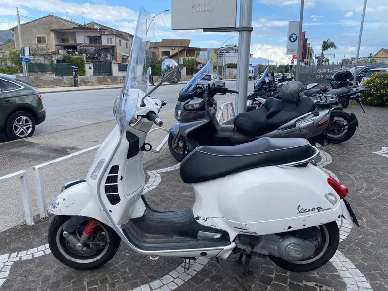 Vespa GTS 300 Super (2008 - 16) (2)