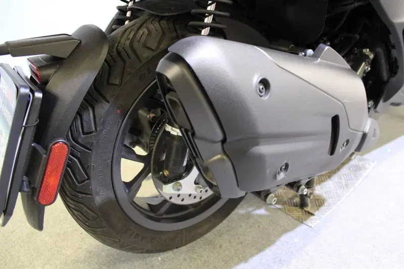 Piaggio MP3 530 Hpe Exclusive (2025 - 26) (6)