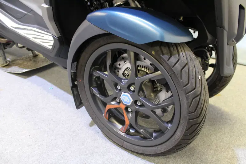 Piaggio MP3 530 Hpe Exclusive (2025 - 26) (7)