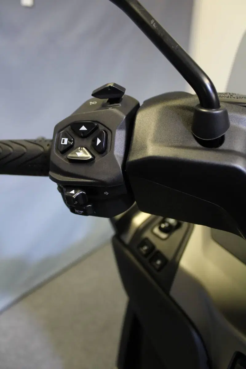 Piaggio MP3 530 Hpe Exclusive (2025 - 26) (10)