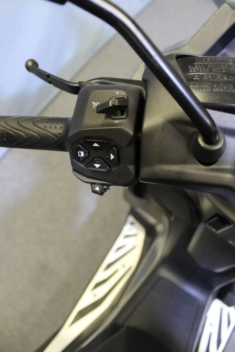 Piaggio MP3 530 Hpe Exclusive (2025 - 26) (11)