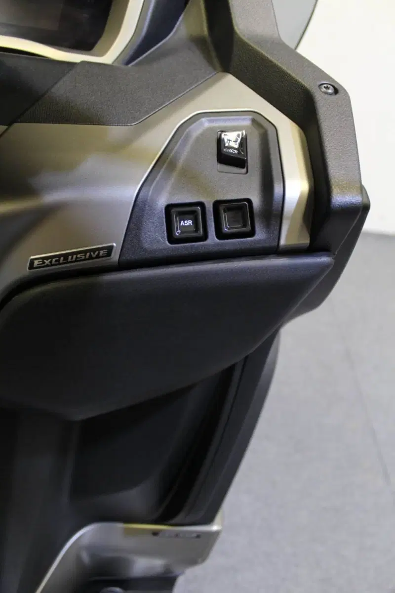 Piaggio MP3 530 Hpe Exclusive (2025 - 26) (14)