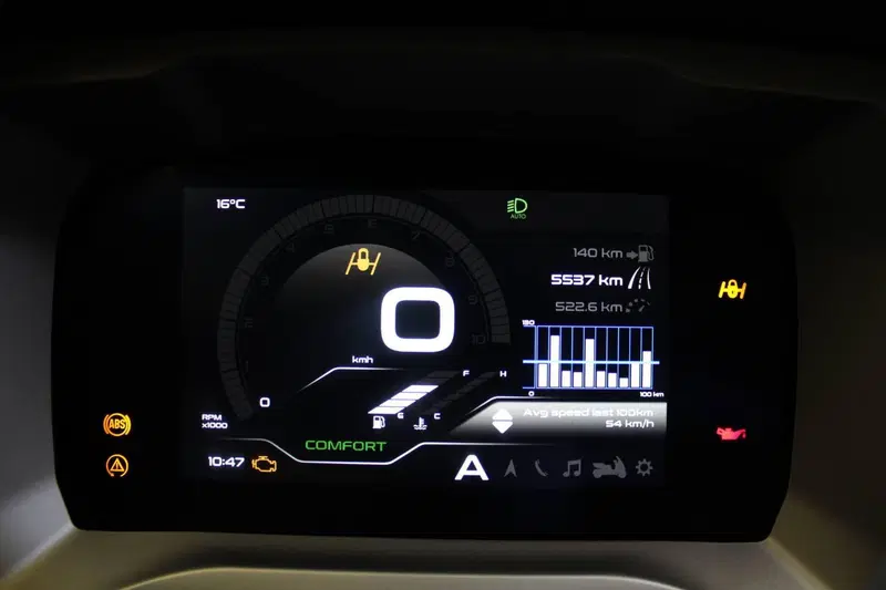 Piaggio MP3 530 Hpe Exclusive (2025 - 26) (3)