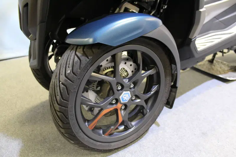 Piaggio MP3 530 Hpe Exclusive (2025 - 26) (17)