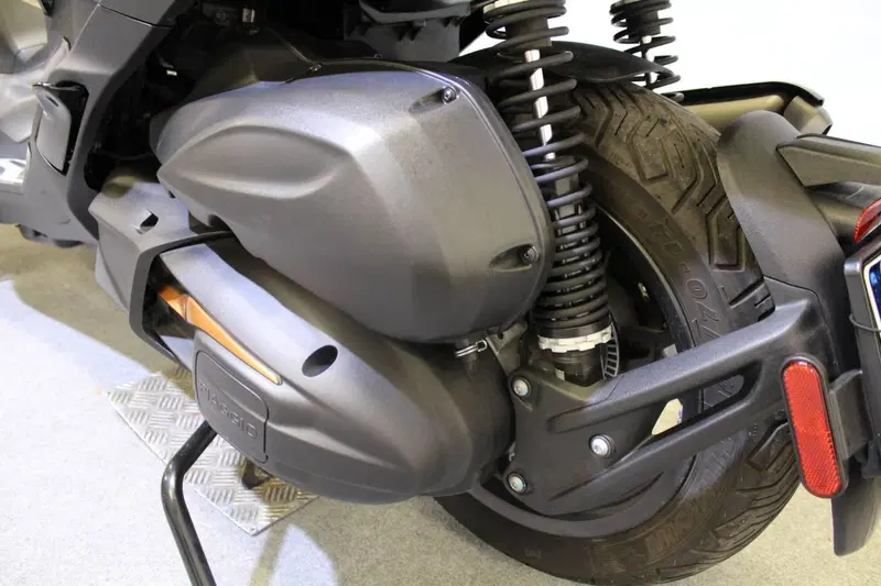 Piaggio MP3 530 Hpe Exclusive (2025 - 26) (18)