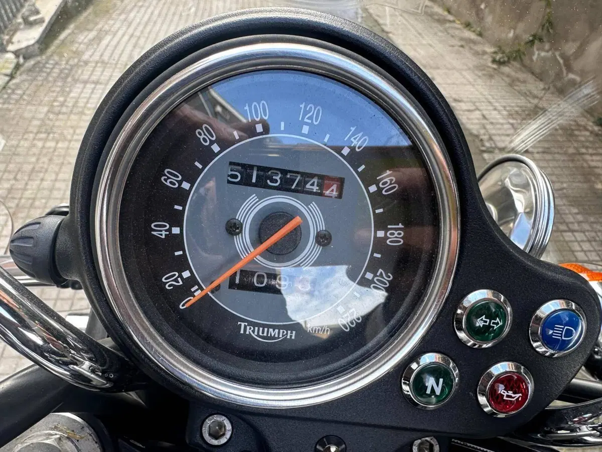 Triumph Bonneville 800 (2002 - 07) (3)