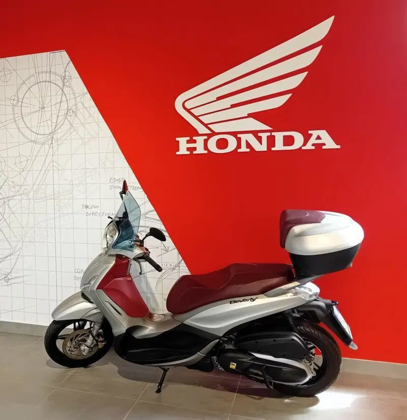 Piaggio Beverly 350 SportTouring ie ABS (2011 - 17) (2)