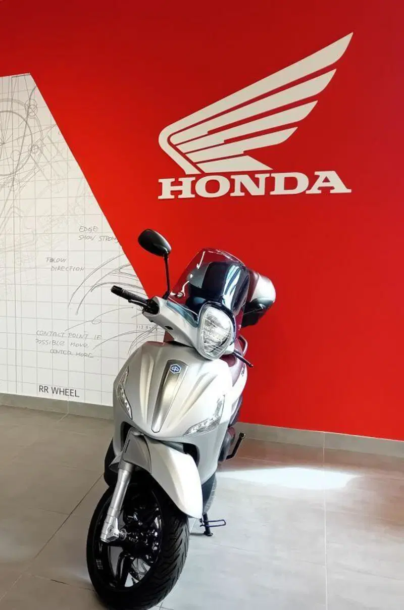 Piaggio Beverly 350 SportTouring ie ABS (2011 - 17) (3)