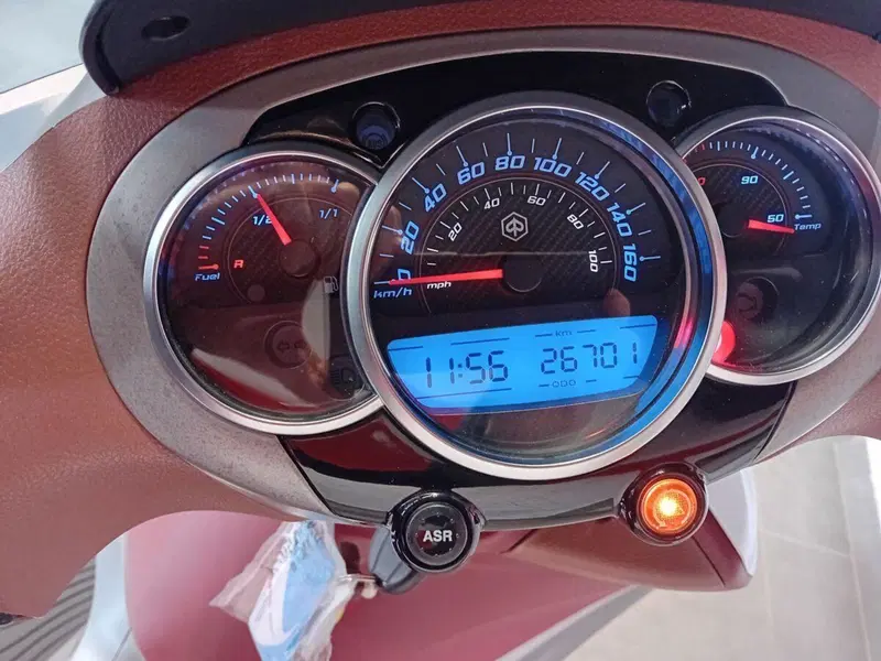 Piaggio Beverly 350 SportTouring ie ABS (2011 - 17) (4)