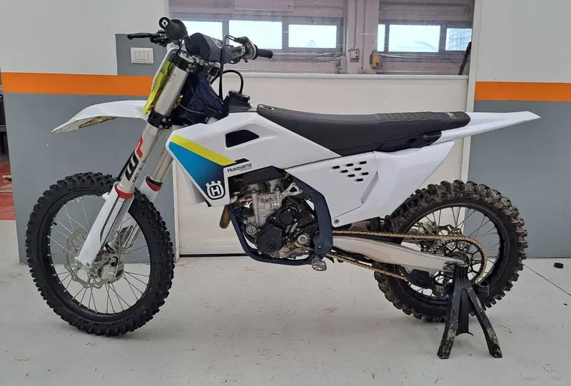 Husqvarna FC 250 (2025) (2)
