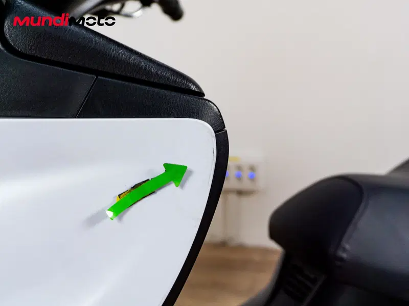 Suzuki Burgman 400 (2022 - 24) (17)