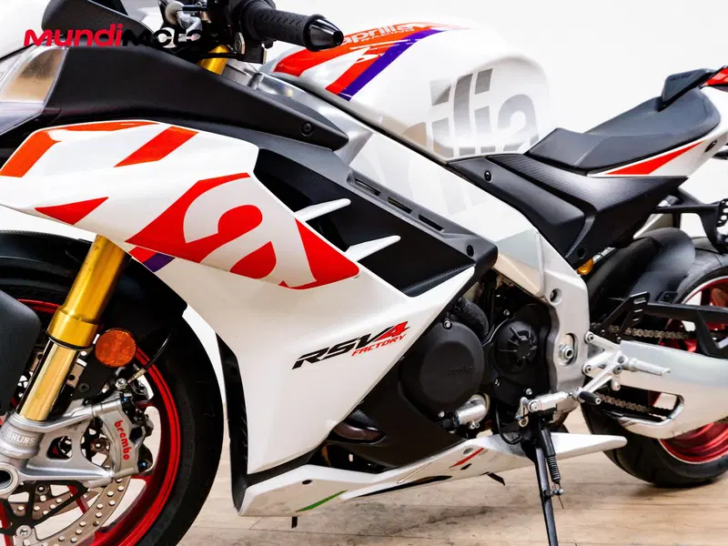 Aprilia RSV4 1100 Factory (2025 - 26) (9)