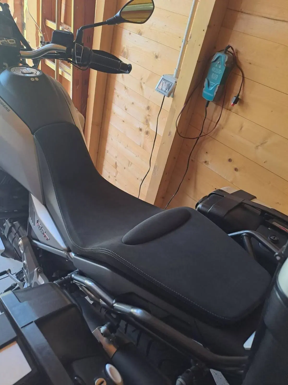 sella ribassata guzzi V85tt Moto Guzzi (3)