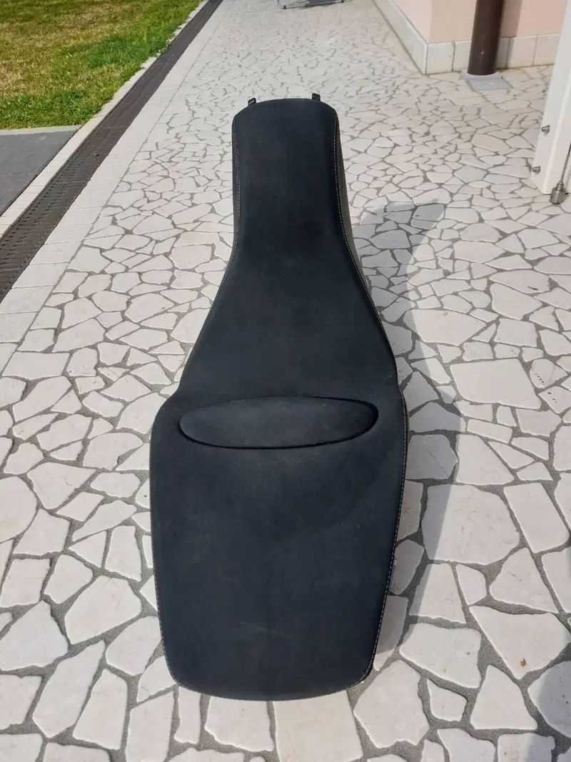 sella ribassata guzzi V85tt Moto Guzzi (12)
