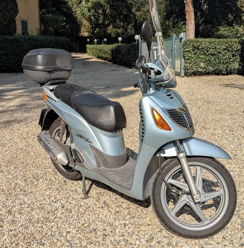 Honda SH 150 (2000 - 06) (2)