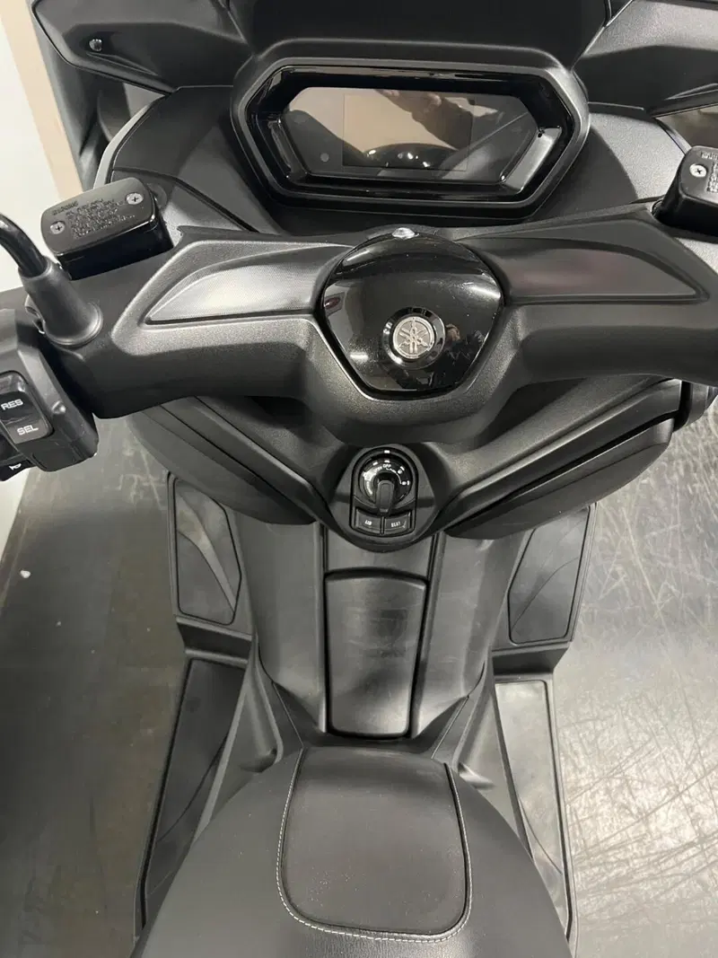Yamaha X-Max 300 (2021 - 24) (6)